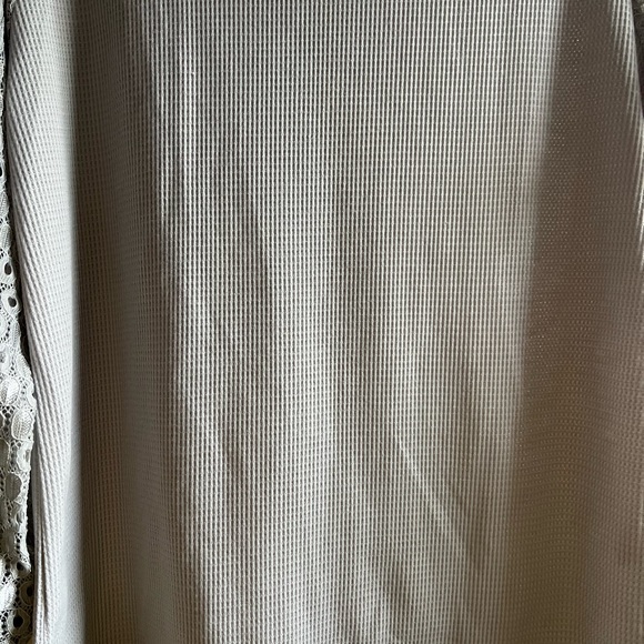 Grey Thermal with Eyelet Sleeves - Picture 3 of 8